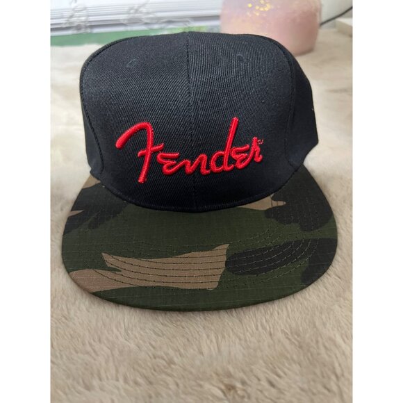 Fender Camo Flatbill Hat With Red Logo & Snapback Closure - Picture 2 of 9